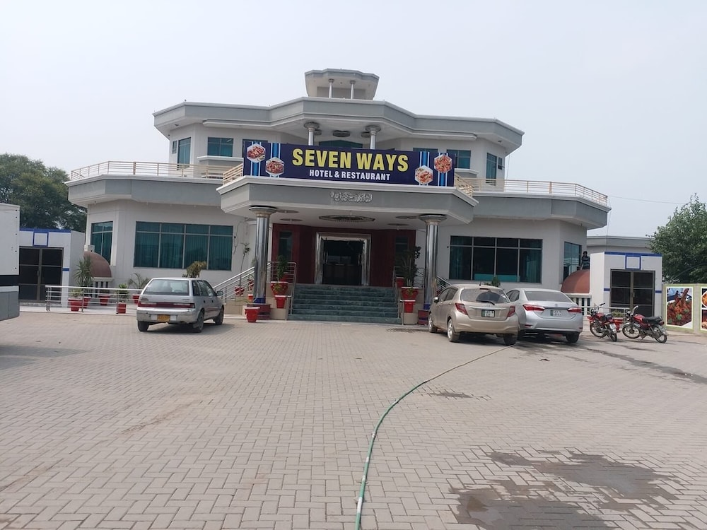 Seven Ways Hotel And Restaurant in Mandi Bahauddin, Pakistan