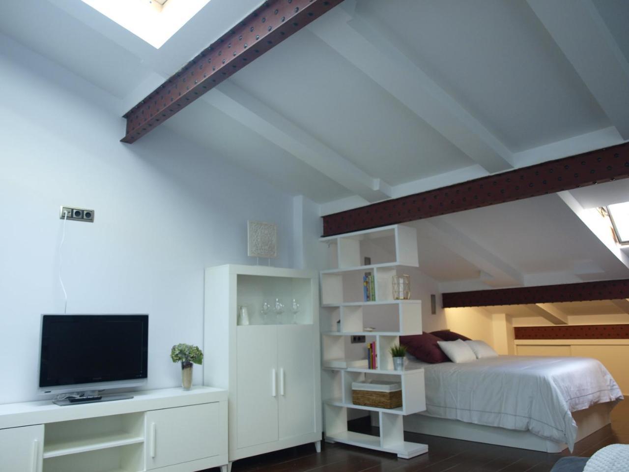 Atico Portales En El Centro de Logrono Junto a la Catedral — 4-Star Luxury Hotel in Logrono, Spain