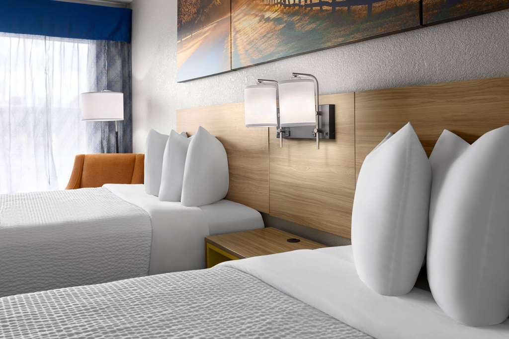 Days Inn by Wyndham Waycross - photo 13
