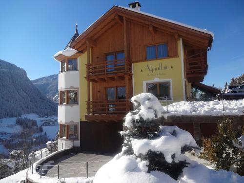 Chalet Residence Alpinflair — 4-Star Luxury Hotel in Ortisei, Italy
