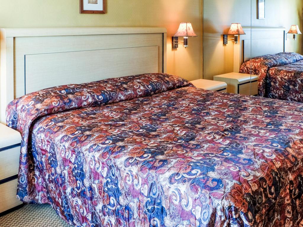 Capri Lynbrook Motor Inn - photo 27