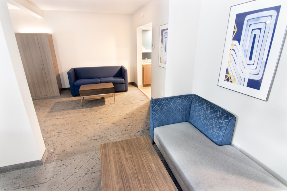Holiday Inn Express & Suites Ft. Lauderdale Airport West by IHG - photo 35
