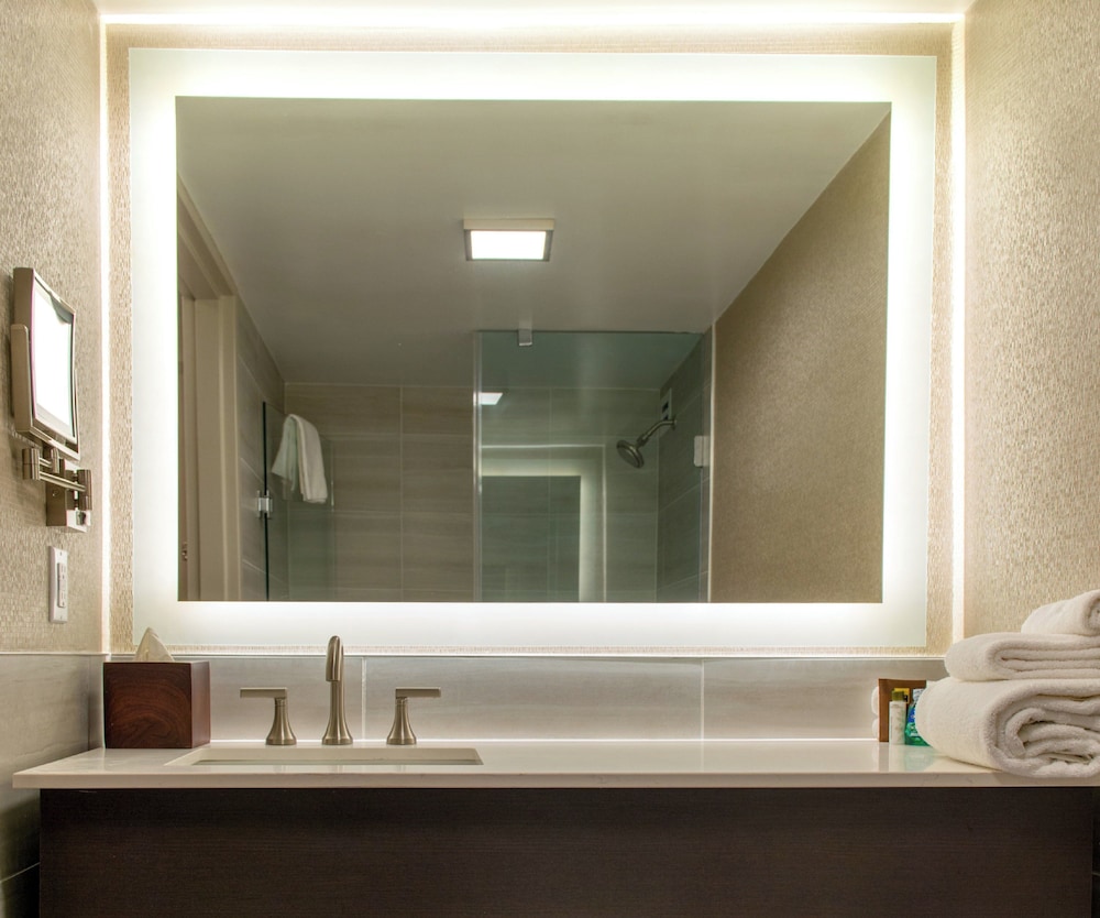 Crowne Plaza Executive Center Baton Rouge by IHG - photo 59