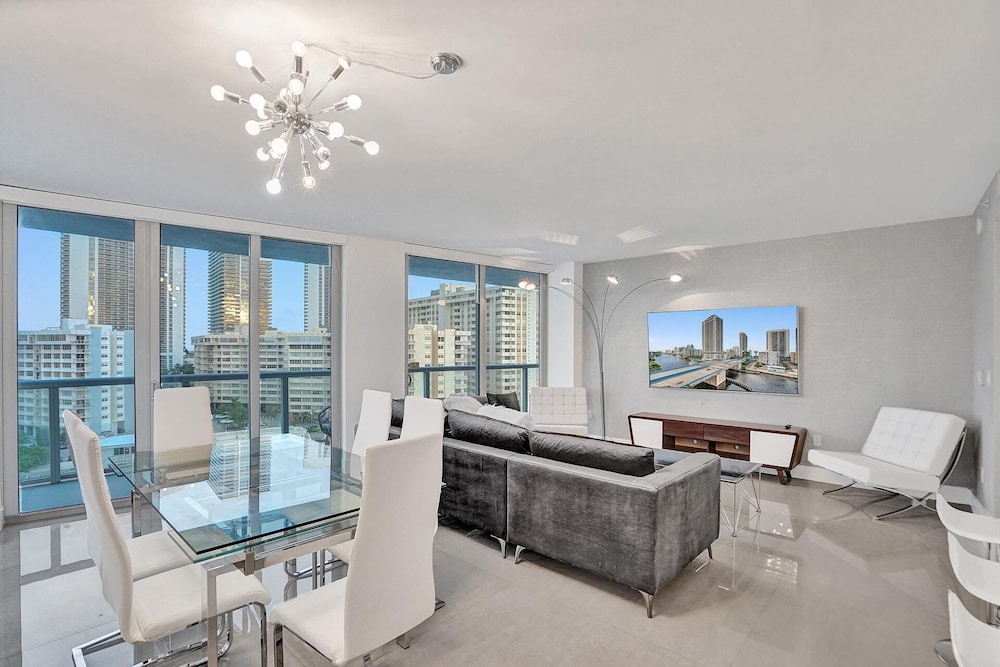 Luxury 3Bd Apartment Beachwalk — 4-Star Luxury Hotel in Hallandale Beach, United States