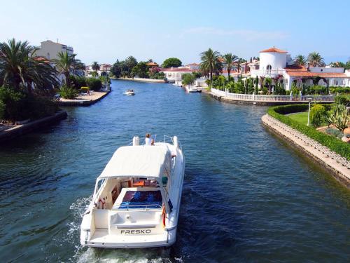 Apartment Bahia 9 by Interhome — 4-Star Luxury Hotel in Empuriabrava, Spain