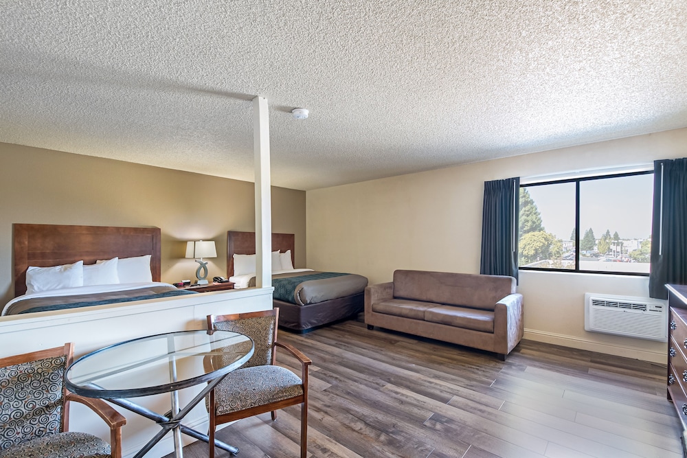Econo Lodge Inn & Suites Yuba City Marysville - photo 3
