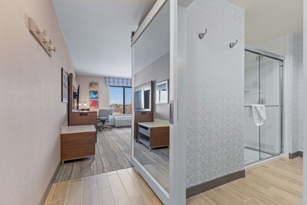 Hampton Inn & Suites Greeley - photo 33