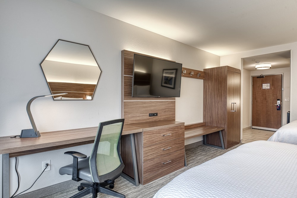 Holiday Inn Express & Suites Manitou Springs by IHG - photo 12