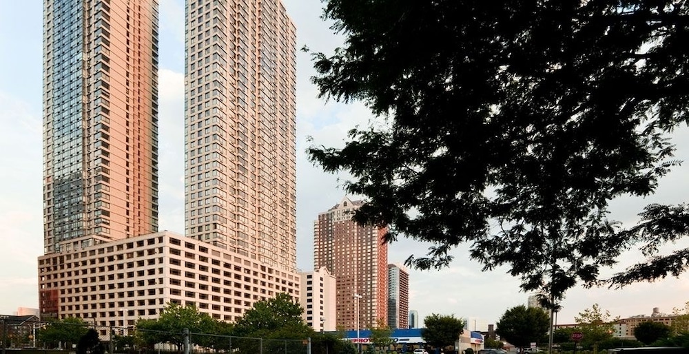 Luxy Suites Washington — 4-Star Luxury Hotel in Jersey City, United States