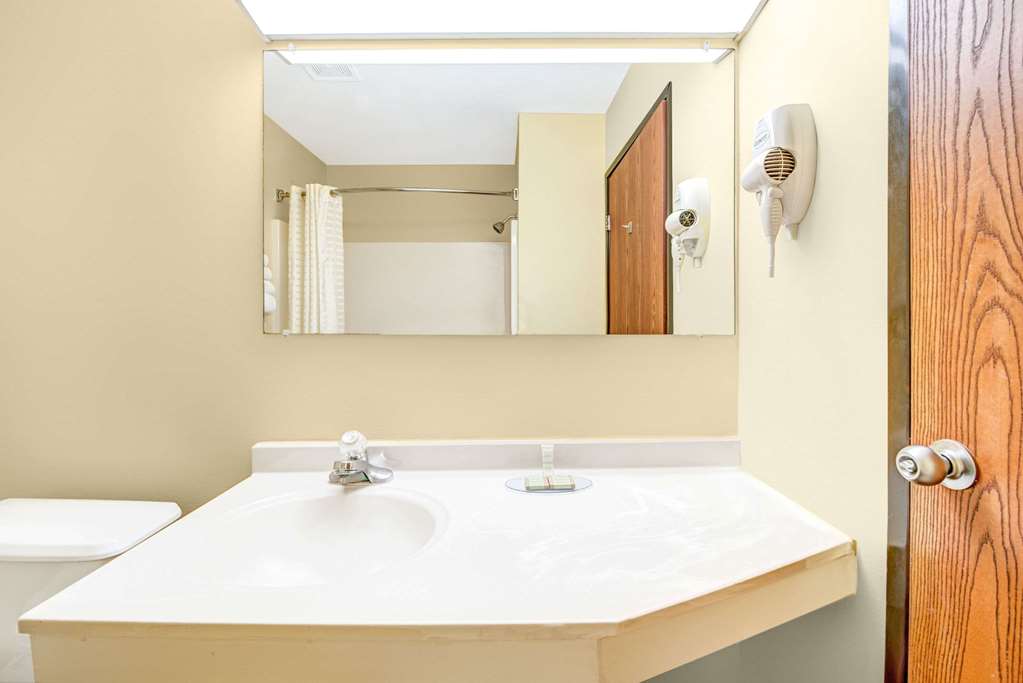 Super 8 by Wyndham McKinney Plano Area - photo 8
