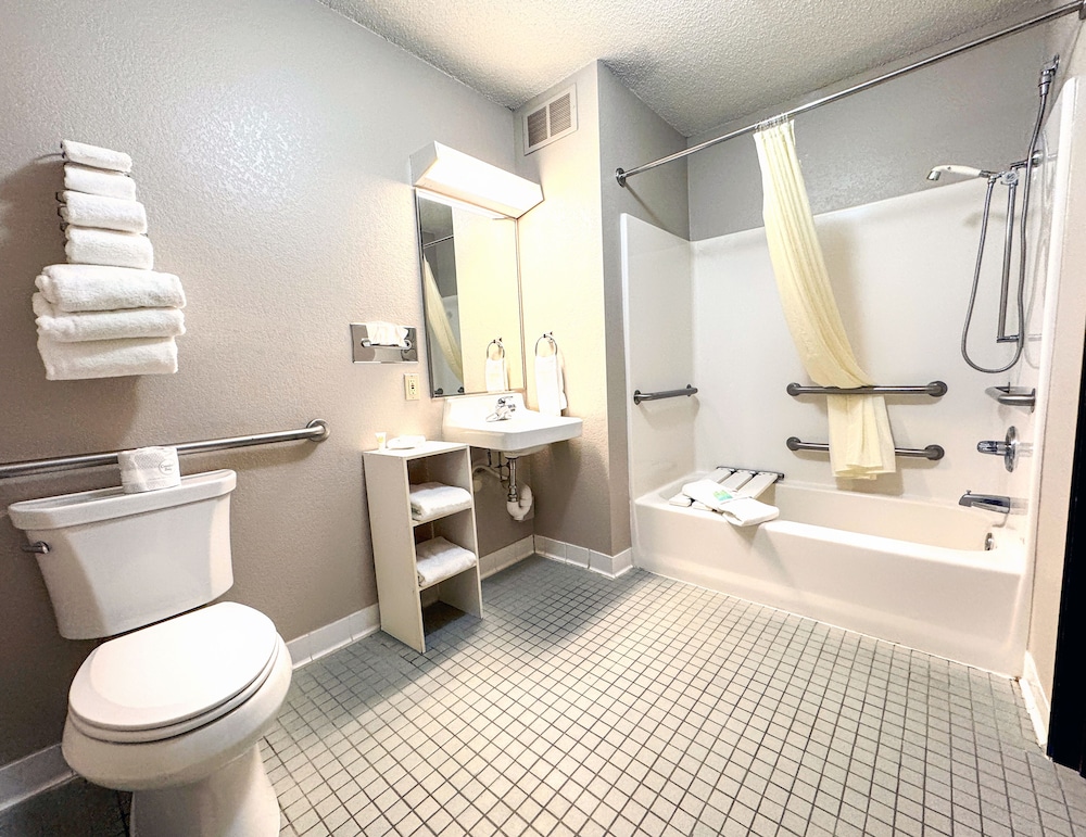 Country Trails Inn & Suites - photo 18