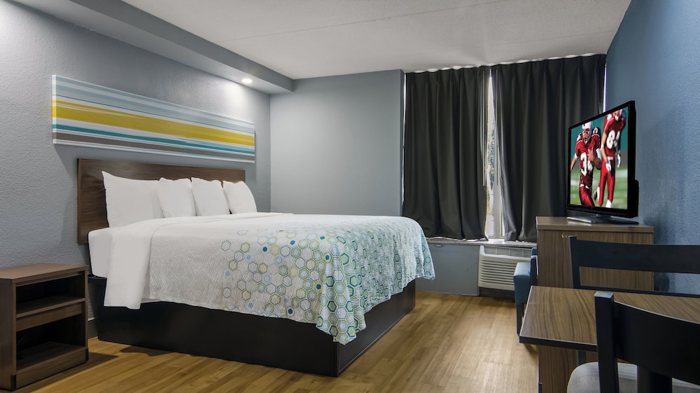 HomeTowne Studios by Red Roof & Conference Center Chicago N Aurora Naperville - photo 9