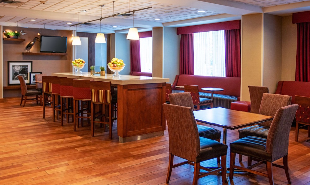 Hampton Inn Gloucester - photo 43