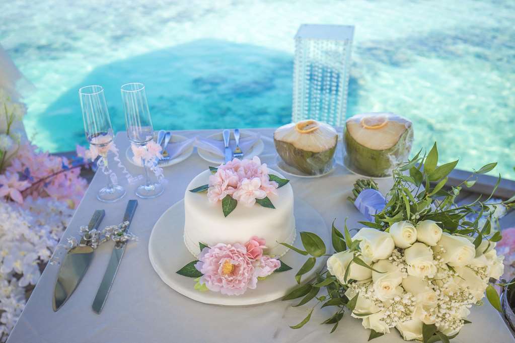 Blu spa pavilion cake