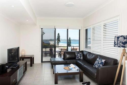 Beachfront Eight — 4-Star Luxury Hotel in Mollymook, Australia