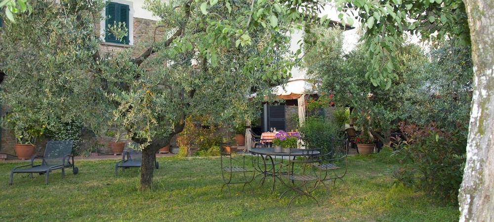 Borgo La Casetta — 4-Star Luxury Hotel in Lamporecchio, Italy