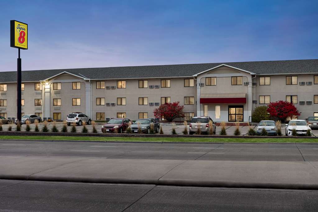 Super 8 by Wyndham Lincoln North - photo 5