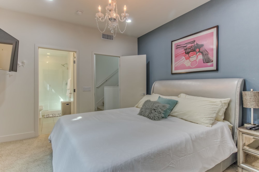 Applewood Silver Lake 2BD Hollywood - photo 3