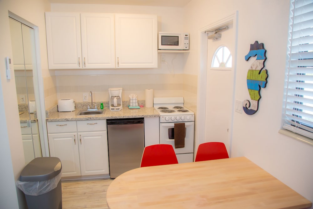 St Pete Beach Suites - photo 48