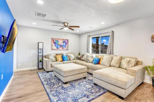 Big Group Remodeled Landscaped King Beds Desks