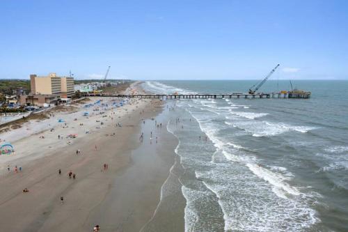 208 W Ashley Central Location 2 Mins to the Beach - photo 2