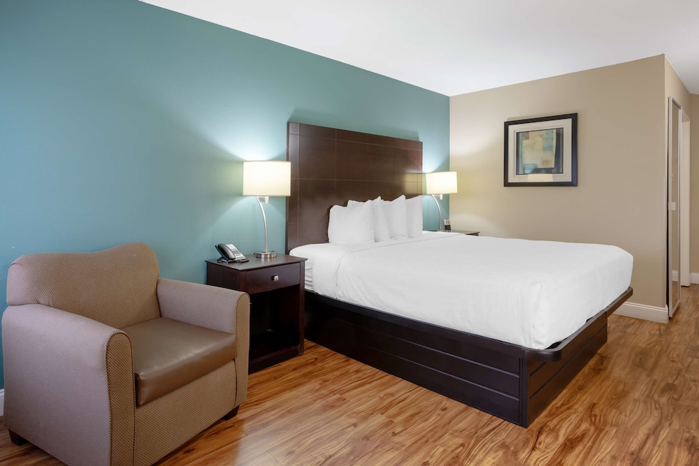 Best Western Plus Lonoke Hotel - photo 17
