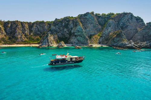 Stefano Apartment Tropea — 4-Star Luxury Hotel in Parghelia, Italy
