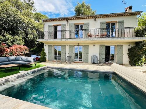 Bastide De Charme Sous Les Pins Avec Piscine — Saint Paul De Vence