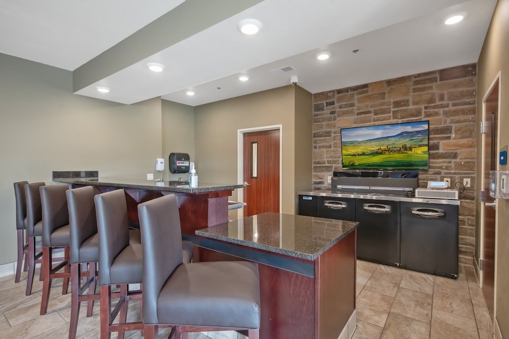 Cobblestone Hotel & Suites Austin - photo 51