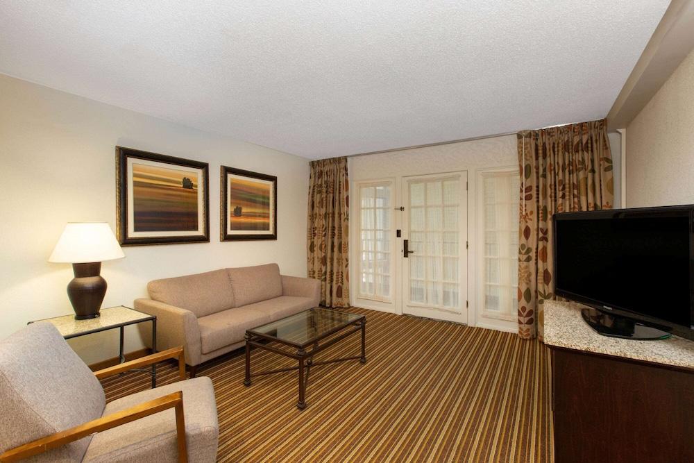 Aksarben Suites Trademark Collection by Wyndham - photo 16