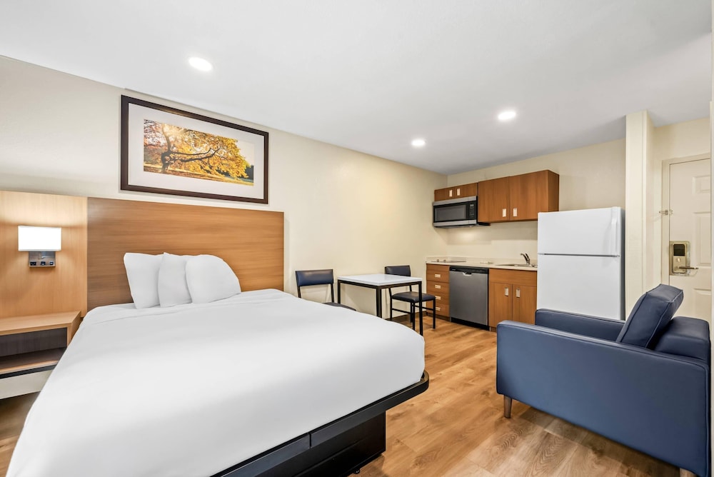 MainStay Suites Raleigh North - photo 24