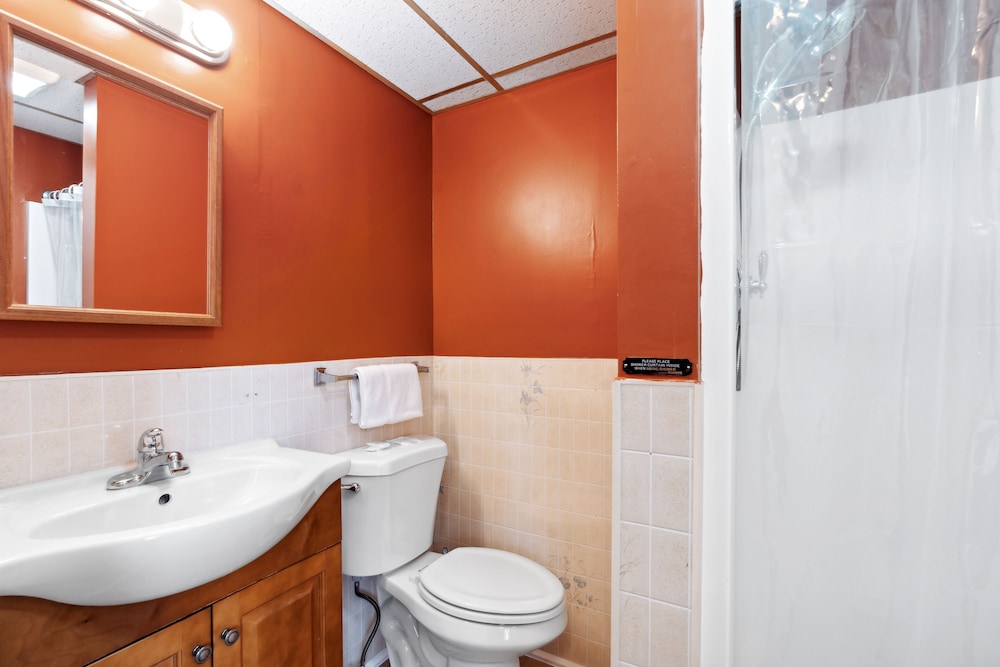 The Beaches Motel & Cottages - photo 44