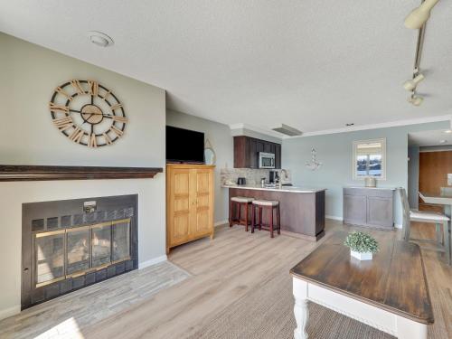 227 Edgewater Inn - photo 17