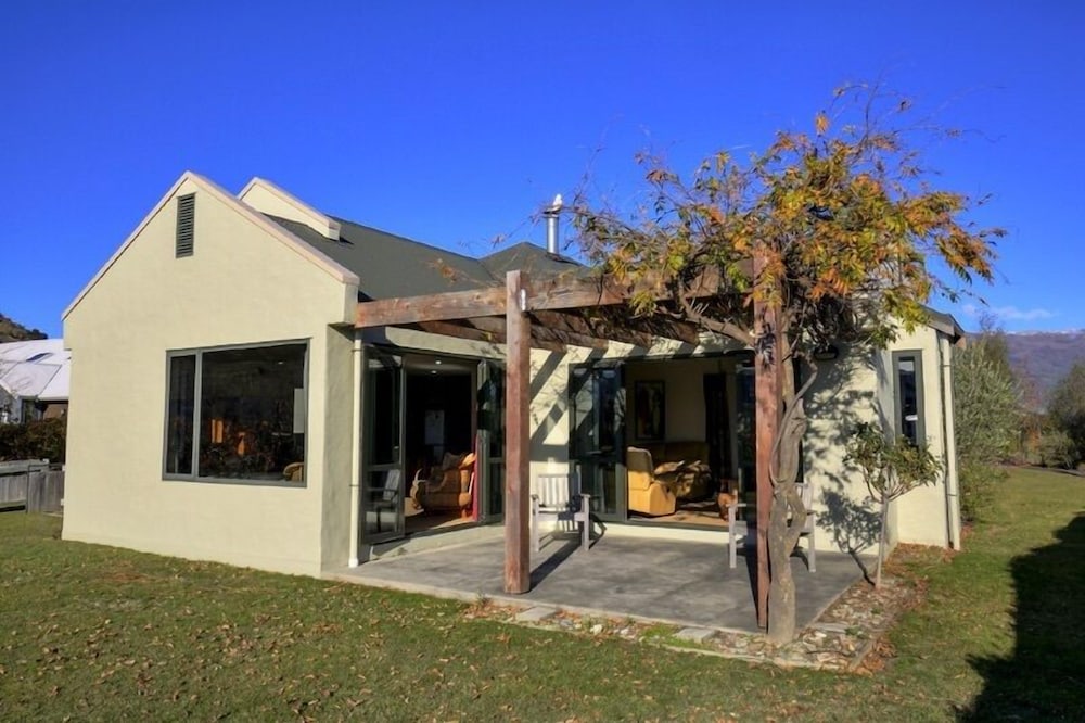 Allenby Place in Wanaka, New Zealand