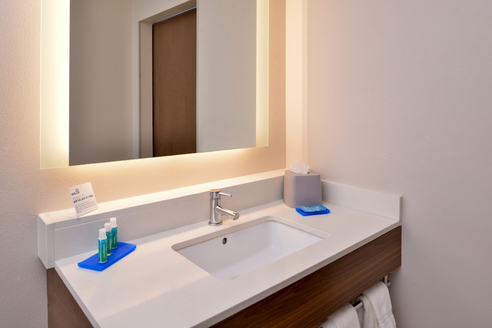 Holiday Inn Express & Suites Van Horn by IHG - photo 29