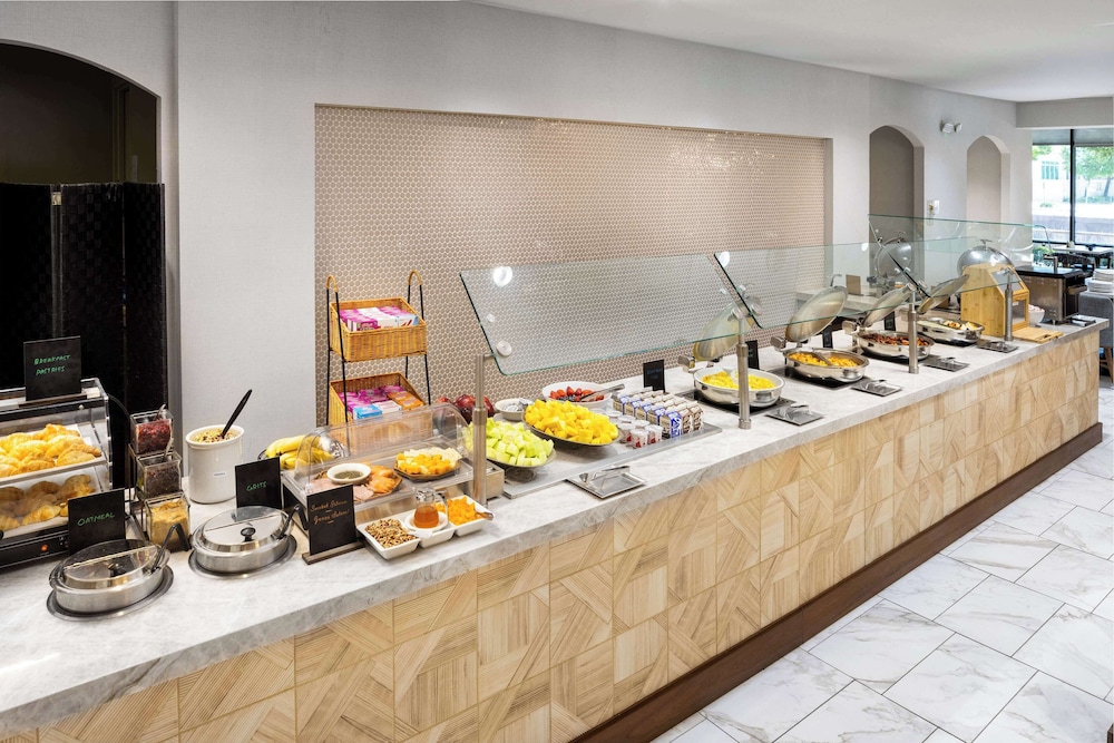 DoubleTree by Hilton Houston Medical Center Hotel & Suites - photo 52