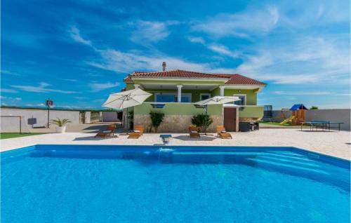 Stunning Home In Gornje Rastane — 4-Star Luxury Hotel in Sveti Filip I Jakov, Croatia