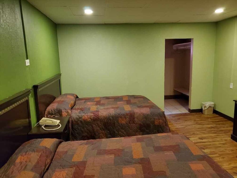 Trailway Motel - photo 7