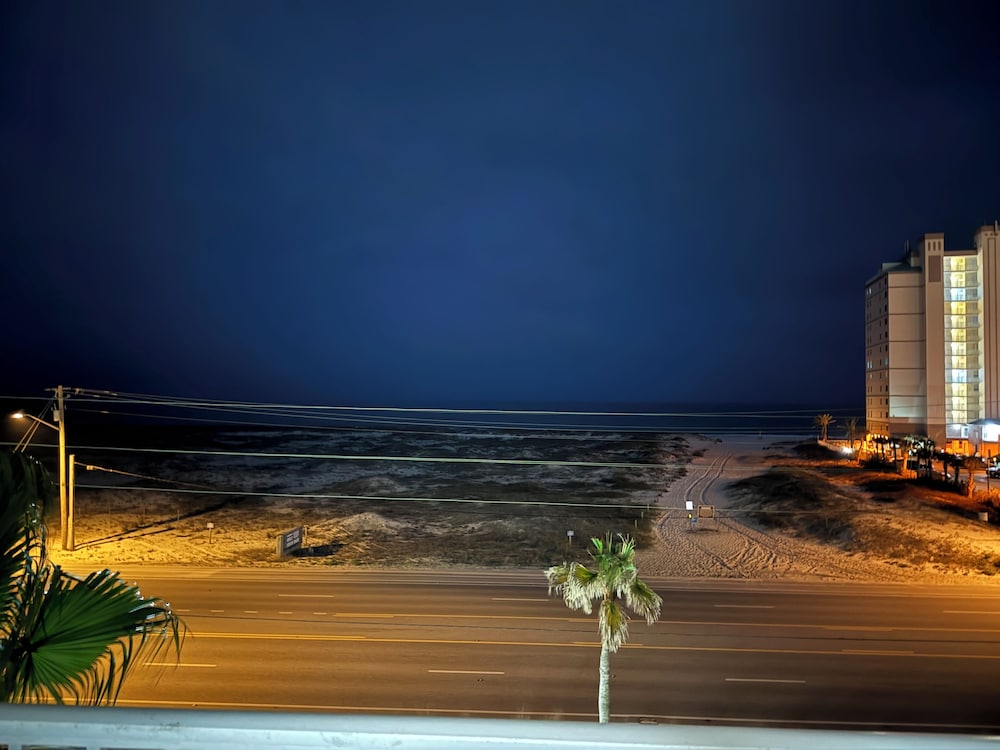 Direct Gulf Front Condo with Resort Pools with Hot Tubs Steps to Beach - photo 23