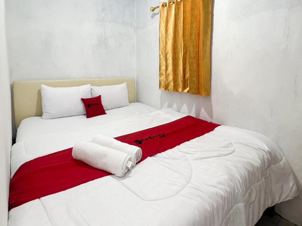 RedDoorz Syariah near Jalan Dieng 6 in Wonosobo, Indonesia