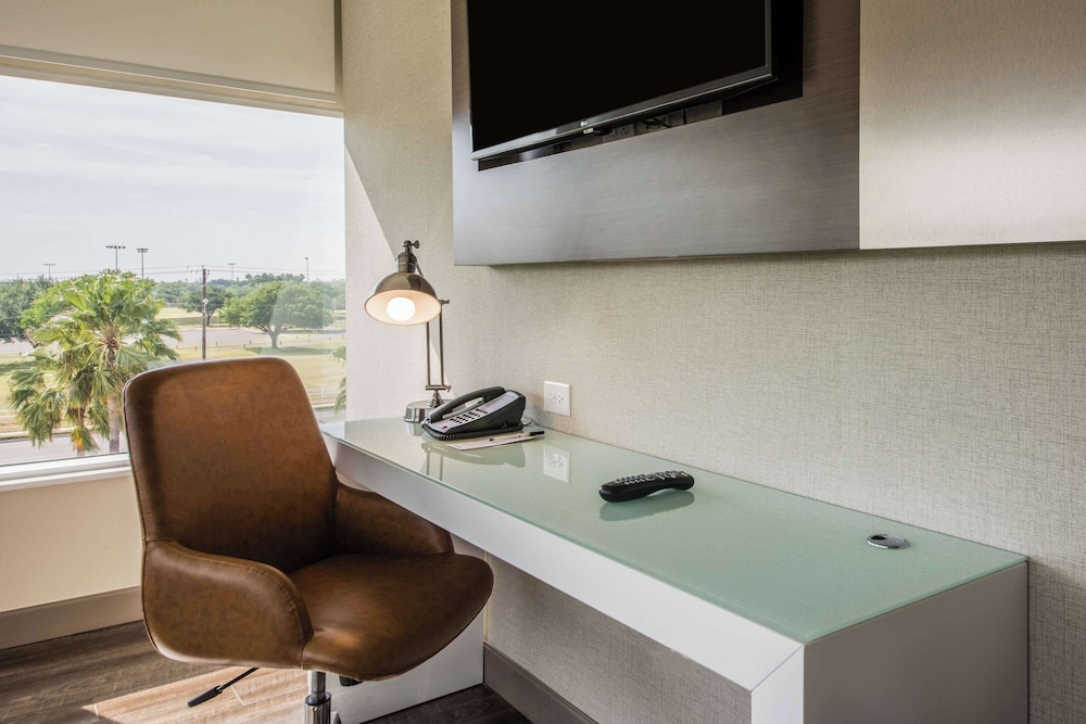 Cambria Hotel McAllen Convention Center - photo 21