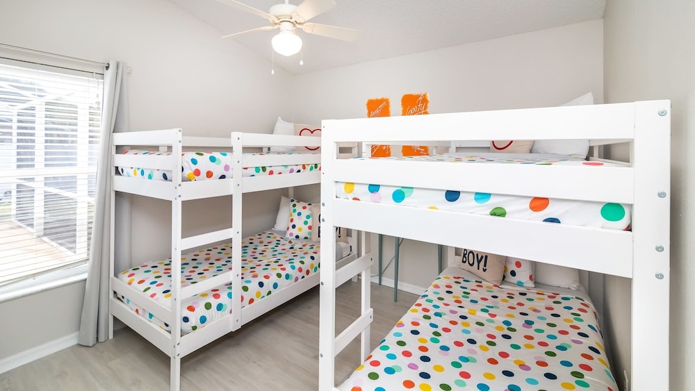 Cozy on Cavendish Themed Bedrooms — 4-Star Luxury Hotel in Kissimmee, United States