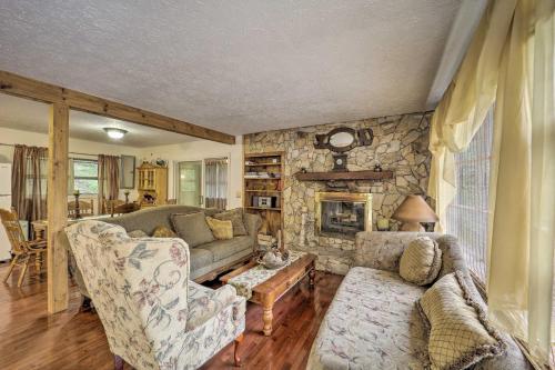 Less Than 9 Mi to Ski Area Family Friendly Elk Park Haven in Banner Elk, United States