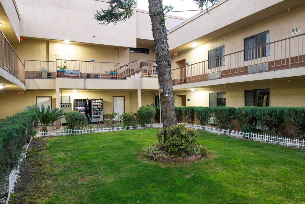 Days Inn & Suites by Wyndham Artesia - photo 41