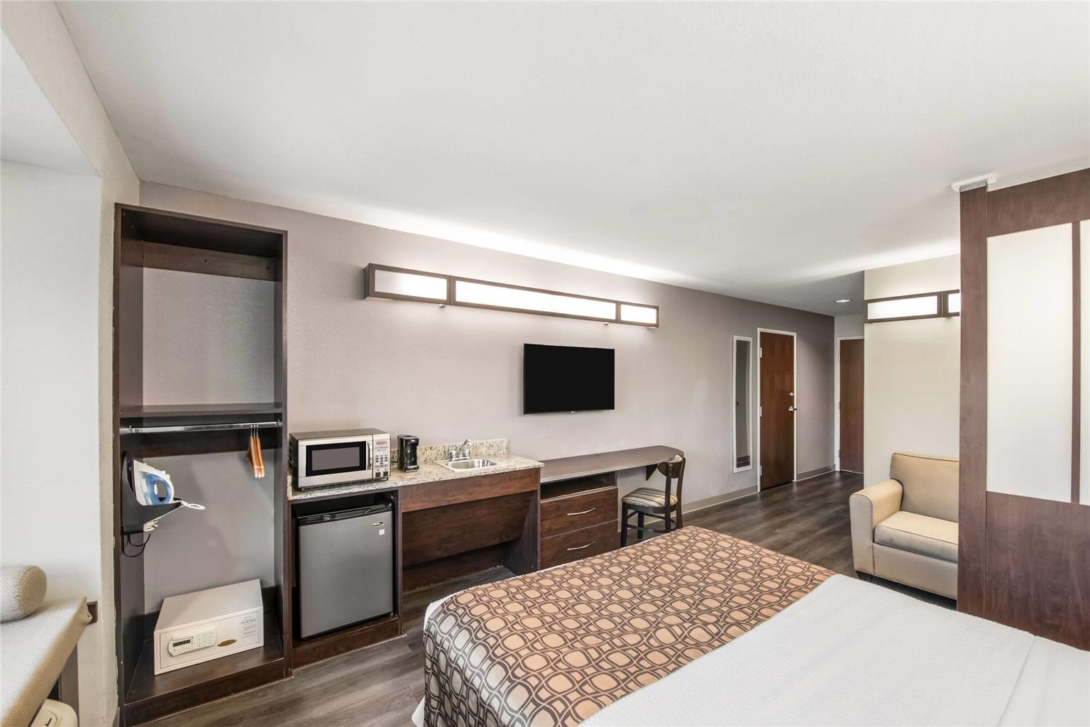 Microtel Inn & Suites by Wyndham Pearl River Slidell - photo 21