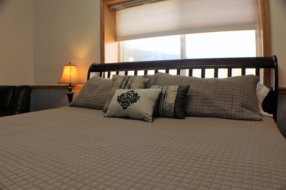 Zion's Most Wanted Hotel - photo 36