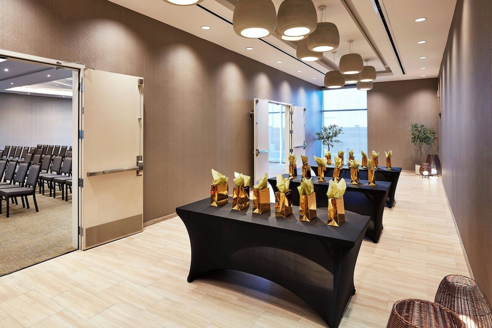SpringHill Suites by Marriott Los Angeles Downey - photo 35