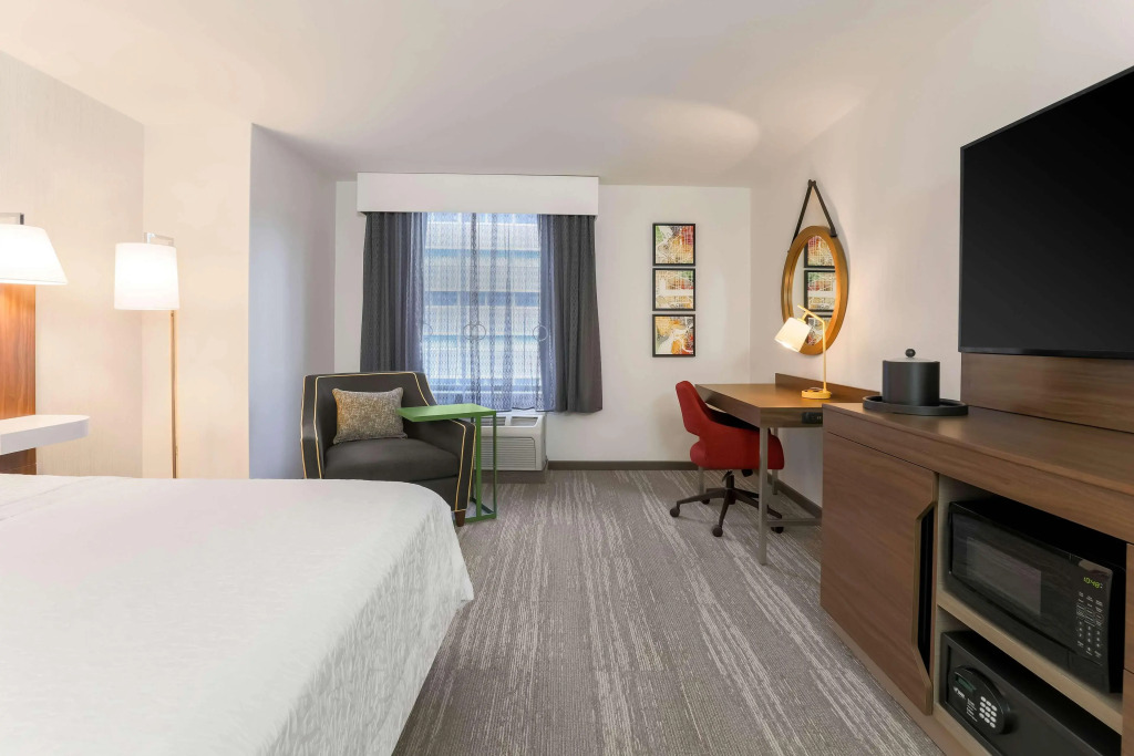 Hampton Inn Silver Spring - photo 13