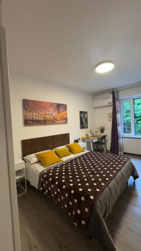 Smart Apartment Gold Elegant Style — 4-Star Luxury Hotel in Bergamo, Italy