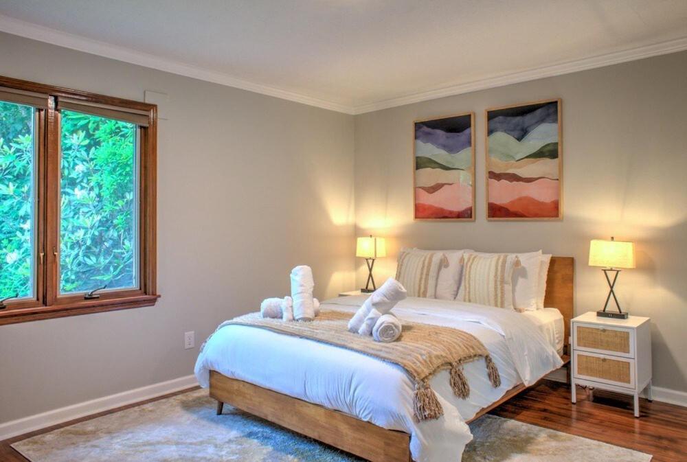 The Peaceful Fox Relaxing Retreat in Asheville Family in Waynesville, United States